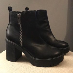 Steve Madden Turbo Zip Boots. Size 8.